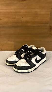 Black and white nike dunks 7.5
